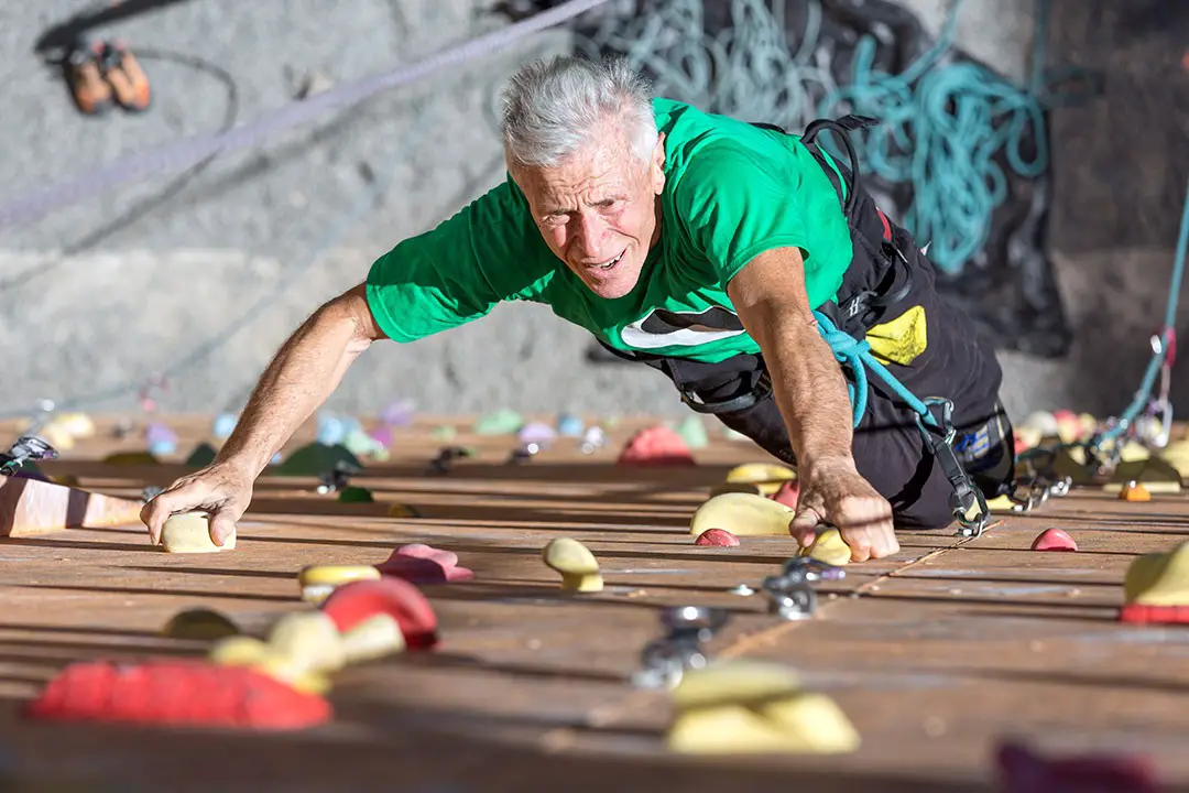 12 bouldering tips for beginners Expert Climbers